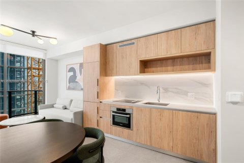 Condo in Miami, Florida, 1 bedroom  № 1990637 - photo 7