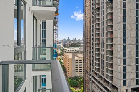 Condo in Miami, Florida, 1 bedroom  № 1990637 - photo 21