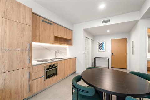 Condo in Miami, Florida, 1 bedroom  № 1990637 - photo 8