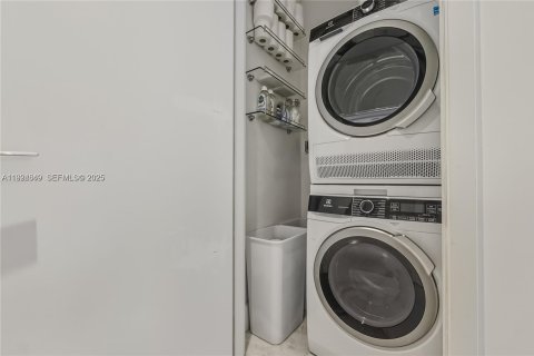 Купить кондоминиум в Майами, Флорида 2 спальни, 102.66м2, № 1983087 - фото 25