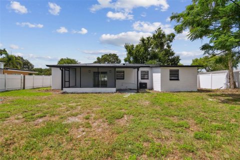 House in Tampa, Florida 4 bedrooms, 140.38 sq.m. № 1841542 - photo 27