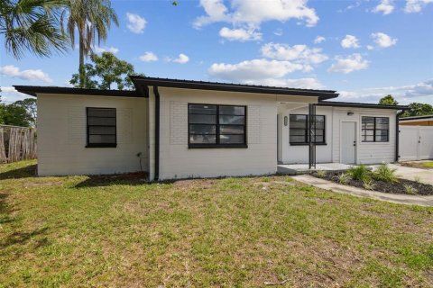 House in Tampa, Florida 4 bedrooms, 140.38 sq.m. № 1841542 - photo 4