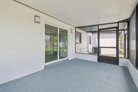 House in Tampa, Florida 4 bedrooms, 140.38 sq.m. № 1841542 - photo 23