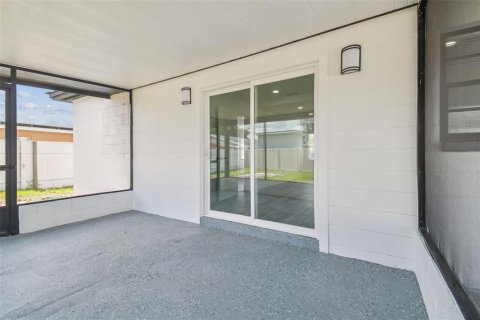 House in Tampa, Florida 4 bedrooms, 140.38 sq.m. № 1841542 - photo 24