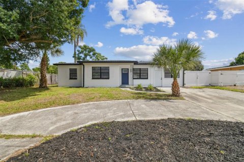 House in Tampa, Florida 4 bedrooms, 140.38 sq.m. № 1841542 - photo 2