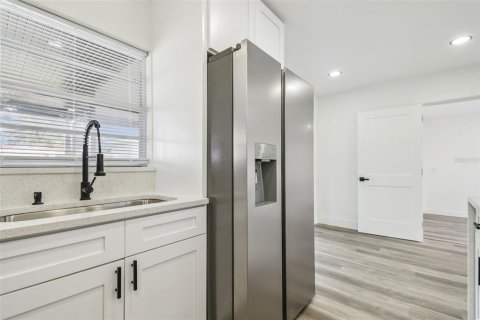 House in Tampa, Florida 4 bedrooms, 140.38 sq.m. № 1841542 - photo 13