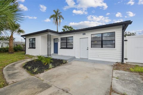 House in Tampa, Florida 4 bedrooms, 140.38 sq.m. № 1841542 - photo 5