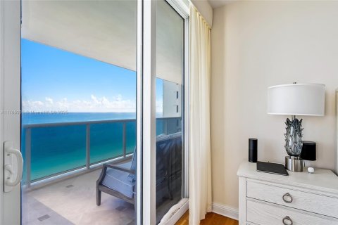 Condo in Sunny Isles Beach, Florida, 3 bedrooms  № 1863200 - photo 23