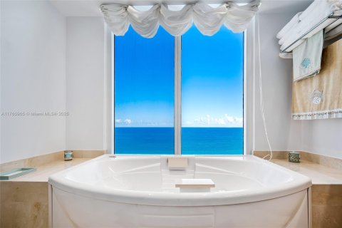 Condo in Sunny Isles Beach, Florida, 3 bedrooms  № 1863200 - photo 26