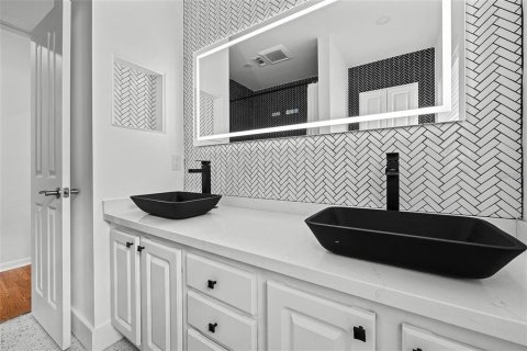 Villa ou maison à louer à Gainesville, Floride: 4 chambres, 196.21 m2 № 2389222 - photo 16