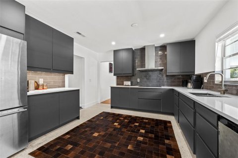 Villa ou maison à louer à Gainesville, Floride: 4 chambres, 196.21 m2 № 2389222 - photo 3