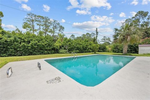 Villa ou maison à louer à Gainesville, Floride: 4 chambres, 196.21 m2 № 2389222 - photo 2