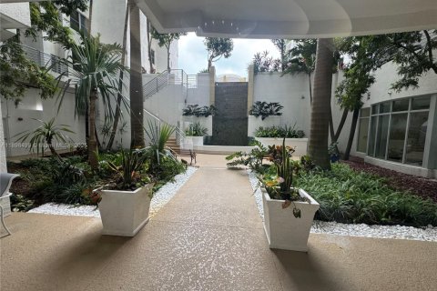 Condo in Hollywood, Florida, 3 bedrooms  № 1951331 - photo 9