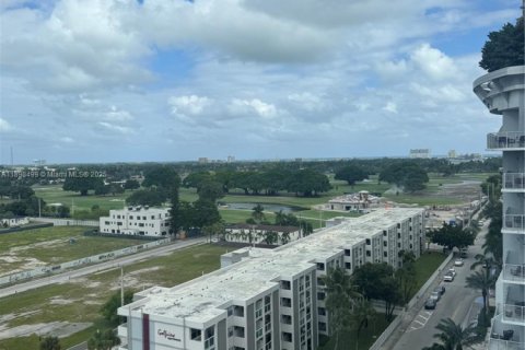 Condo in Hollywood, Florida, 3 bedrooms  № 1951331 - photo 8