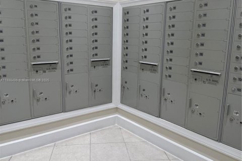 Condo in Hollywood, Florida, 3 bedrooms  № 1951331 - photo 13