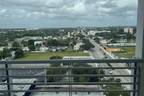 Condo in Hollywood, Florida, 3 bedrooms  № 1951331 - photo 14