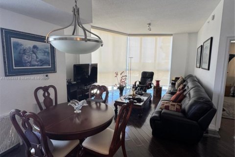 Condo in Hollywood, Florida, 3 bedrooms  № 1951331 - photo 17