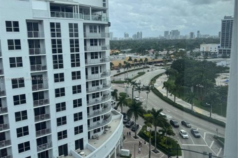 Condo in Hollywood, Florida, 3 bedrooms  № 1951331 - photo 7