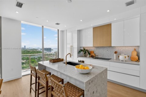 Condo in Miami, Florida, 4 bedrooms  № 1839235 - photo 23