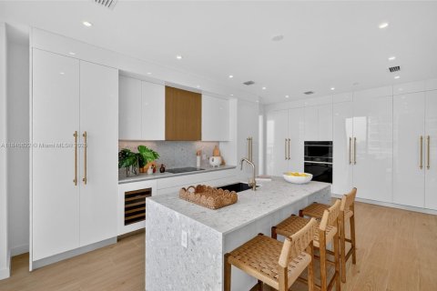 Condo in Miami, Florida, 4 bedrooms  № 1839235 - photo 22