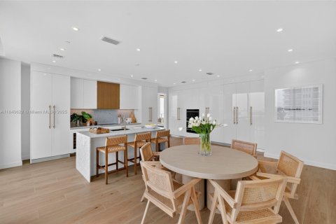 Condo in Miami, Florida, 4 bedrooms  № 1839235 - photo 29