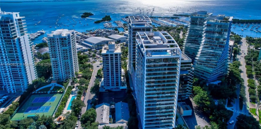 Condo in Miami, Florida, 4 bedrooms № 1839235