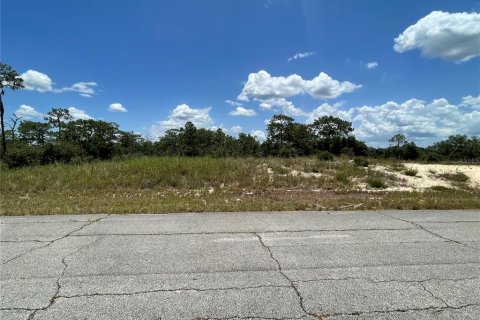 Terrain à Poinciana, Floride № 2202066