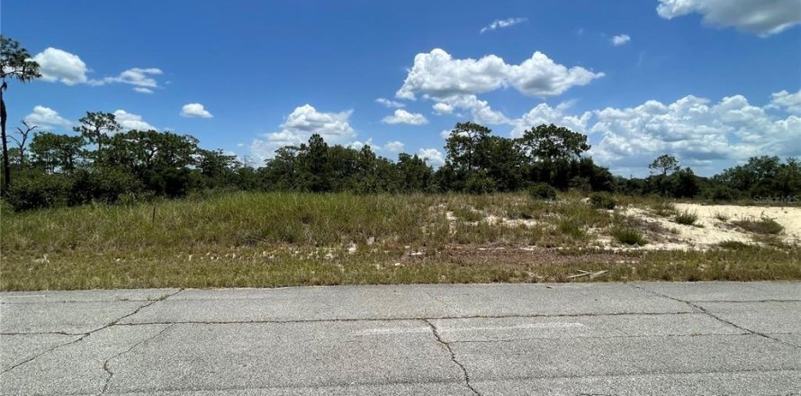 Terrain à Poinciana, Floride № 2202066