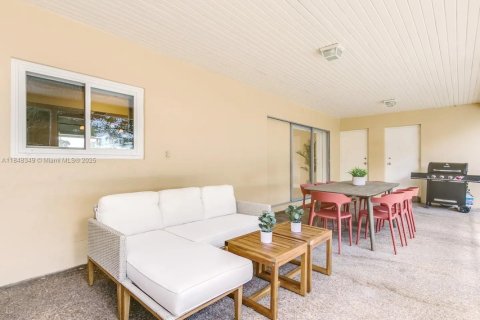 House in Hollywood, Florida 5 bedrooms, 255.85 sq.m. № 1849205 - photo 21