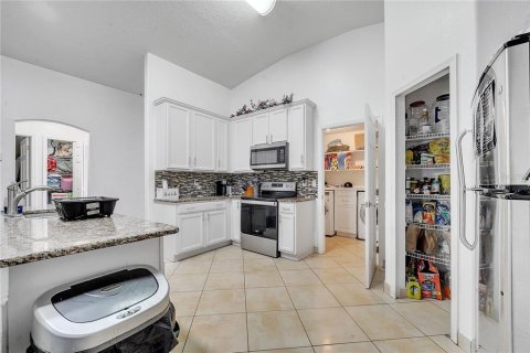 House in Kissimmee, Florida 3 bedrooms, 188.87 sq.m. № 1515608 - photo 25