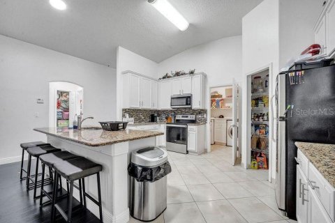 House in Kissimmee, Florida 3 bedrooms, 188.87 sq.m. № 1515608 - photo 19