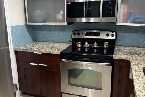 Condominio en venta en Hallandale Beach, Florida, 1 dormitorio, 80.82 m2 № 2032904 - foto 24