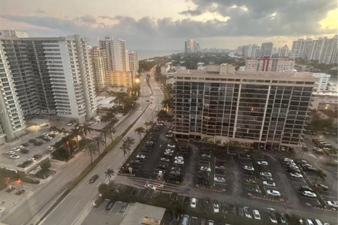 Condominio en venta en Hallandale Beach, Florida, 1 dormitorio, 80.82 m2 № 2032904 - foto 28