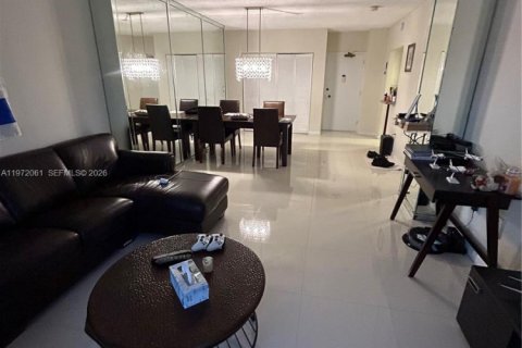 Condominio en venta en Hallandale Beach, Florida, 1 dormitorio, 80.82 m2 № 2032904 - foto 22