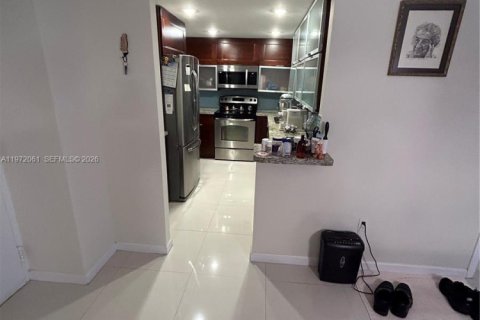 Condominio en venta en Hallandale Beach, Florida, 1 dormitorio, 80.82 m2 № 2032904 - foto 23