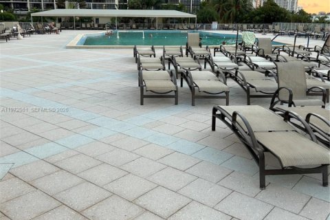 Condominio en venta en Hallandale Beach, Florida, 1 dormitorio, 80.82 m2 № 2032904 - foto 13