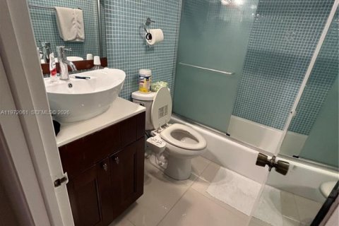 Condominio en venta en Hallandale Beach, Florida, 1 dormitorio, 80.82 m2 № 2032904 - foto 26