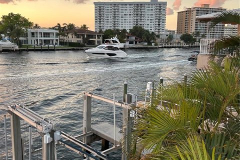 Condominio en venta en Hallandale Beach, Florida, 1 dormitorio, 80.82 m2 № 2032904 - foto 9