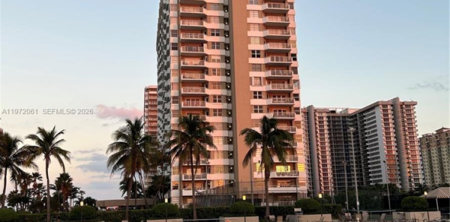 Condominio en Hallandale Beach, Florida, 1 dormitorio  № 2032904