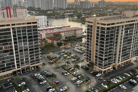 Condominio en venta en Hallandale Beach, Florida, 1 dormitorio, 80.82 m2 № 2032904 - foto 19