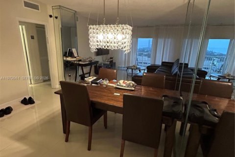 Condominio en venta en Hallandale Beach, Florida, 1 dormitorio, 80.82 m2 № 2032904 - foto 21