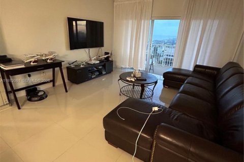 Condominio en venta en Hallandale Beach, Florida, 1 dormitorio, 80.82 m2 № 2032904 - foto 30
