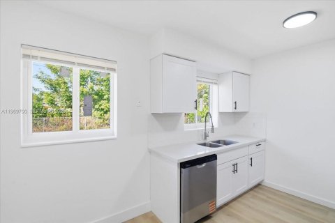 Купить виллу или дом в Форт-Лодердейл, Флорида 3 спальни, 84.63м2, № 2030498 - фото 13