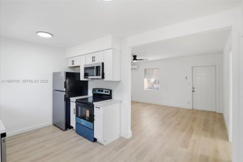 Купить виллу или дом в Форт-Лодердейл, Флорида 3 спальни, 84.63м2, № 2030498 - фото 14