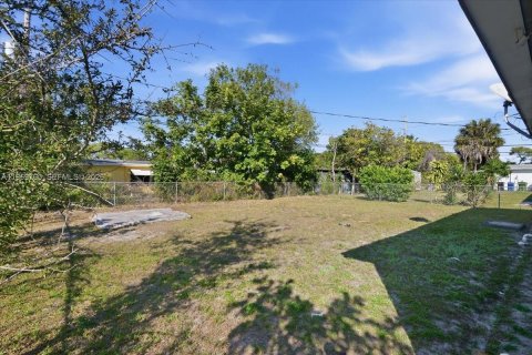 Купить виллу или дом в Форт-Лодердейл, Флорида 3 спальни, 84.63м2, № 2030498 - фото 24