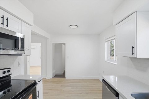 Купить виллу или дом в Форт-Лодердейл, Флорида 3 спальни, 84.63м2, № 2030498 - фото 15