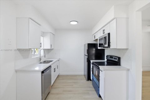 Купить виллу или дом в Форт-Лодердейл, Флорида 3 спальни, 84.63м2, № 2030498 - фото 12