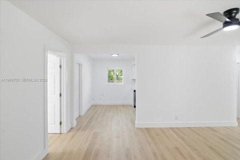 Купить виллу или дом в Форт-Лодердейл, Флорида 3 спальни, 84.63м2, № 2030498 - фото 9