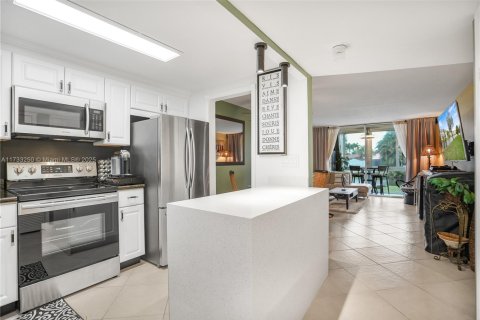 Condo in Sunrise, Florida, 2 bedrooms  № 1865260 - photo 10