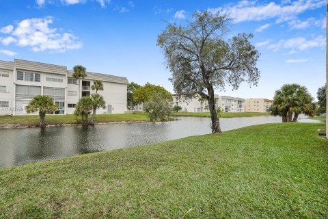 Condo in Sunrise, Florida, 2 bedrooms  № 1865260 - photo 26